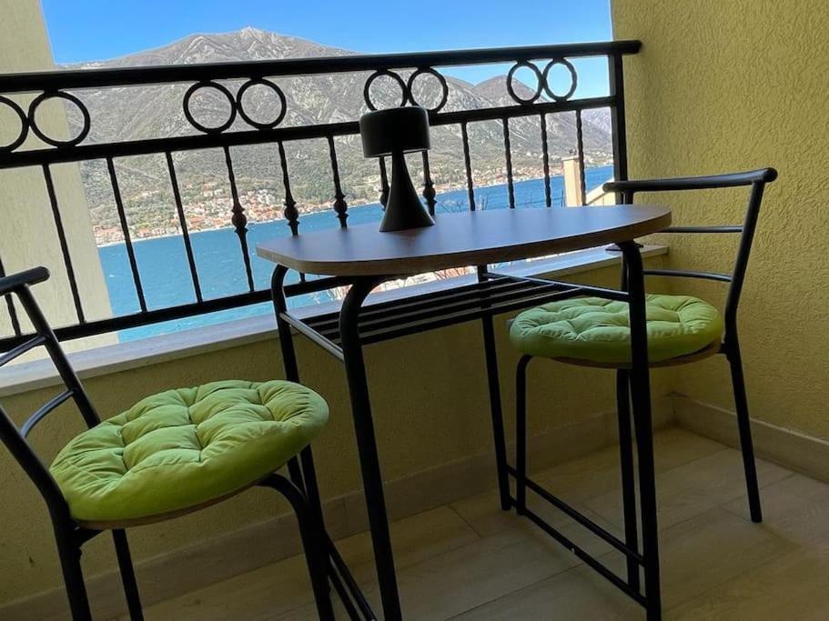 Modern Seaside Apartment With Balcony Tale Apartment Kotor Dış mekan fotoğraf
