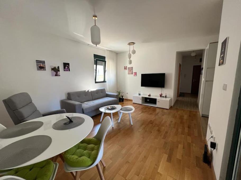 Modern Seaside Apartment With Balcony Tale Apartment Kotor Dış mekan fotoğraf