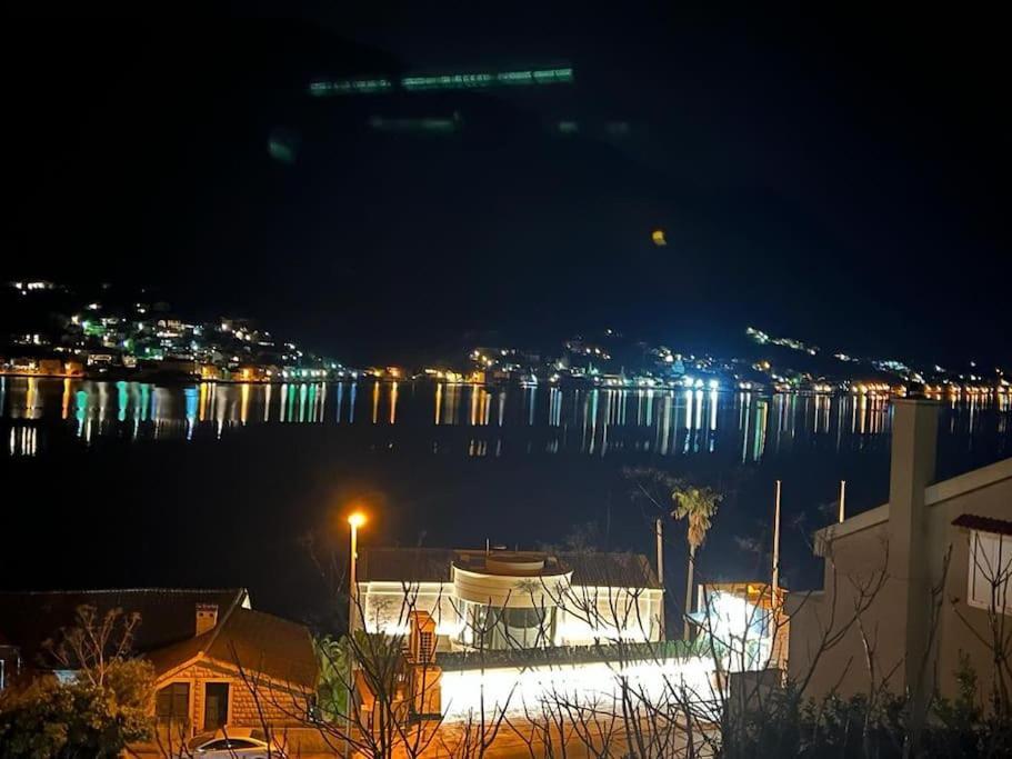 Modern Seaside Apartment With Balcony Tale Apartment Kotor Dış mekan fotoğraf