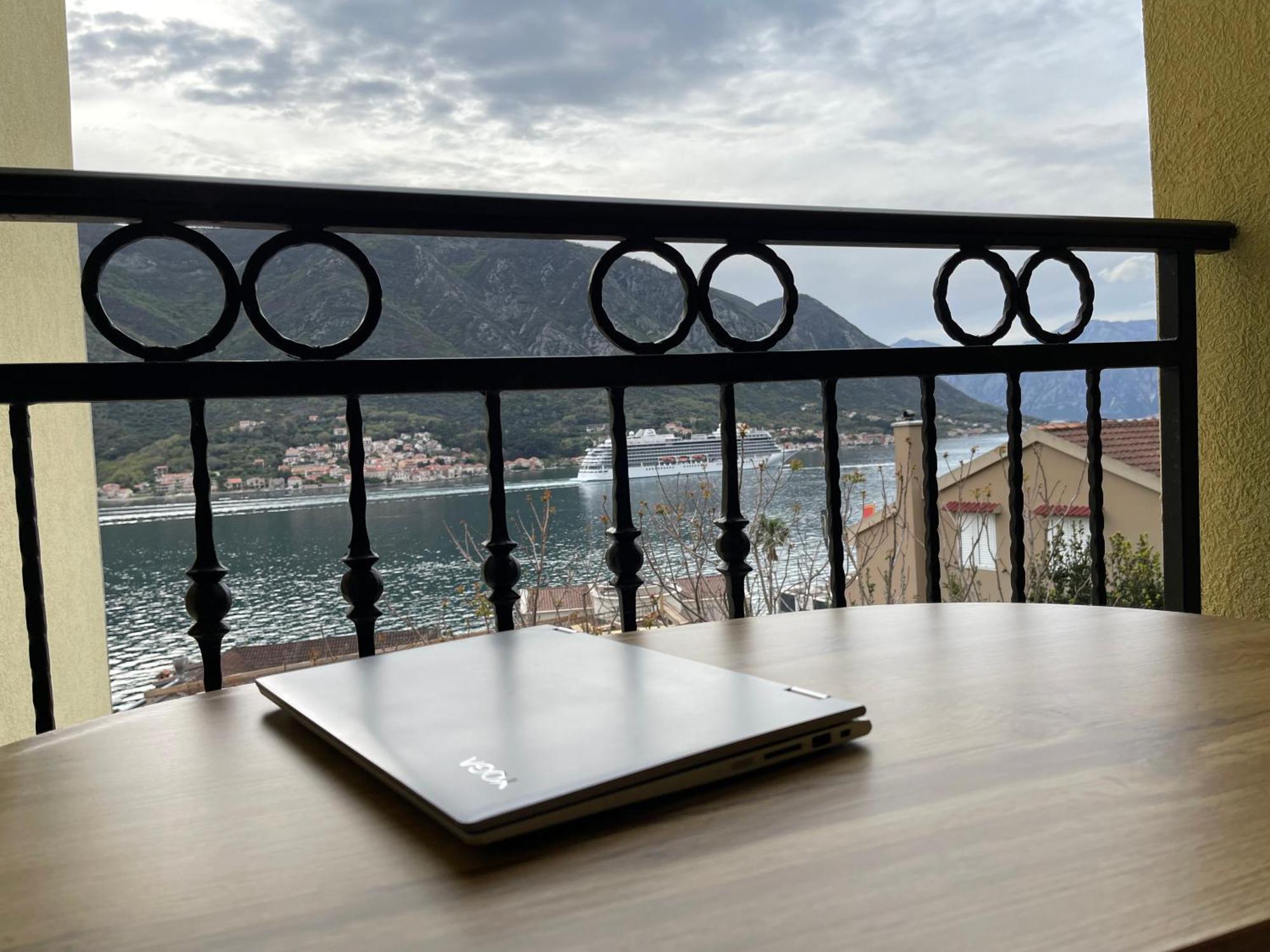 Modern Seaside Apartment With Balcony Tale Apartment Kotor Dış mekan fotoğraf